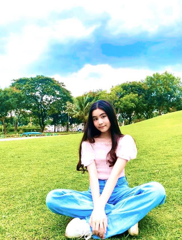 Con gái út MC Quyền Linh 'sao y bản chính' gương mặt bố - 7