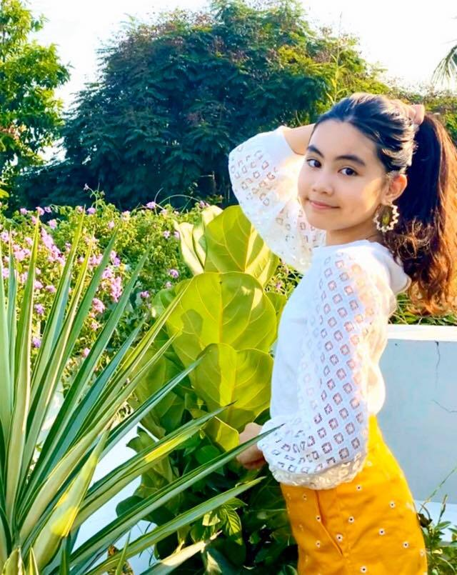 Con gái út MC Quyền Linh 'sao y bản chính' gương mặt bố - 8