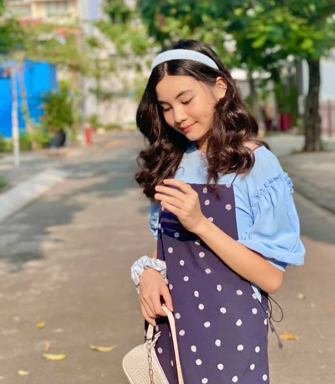 Con gái út MC Quyền Linh 'sao y bản chính' gương mặt bố - 12