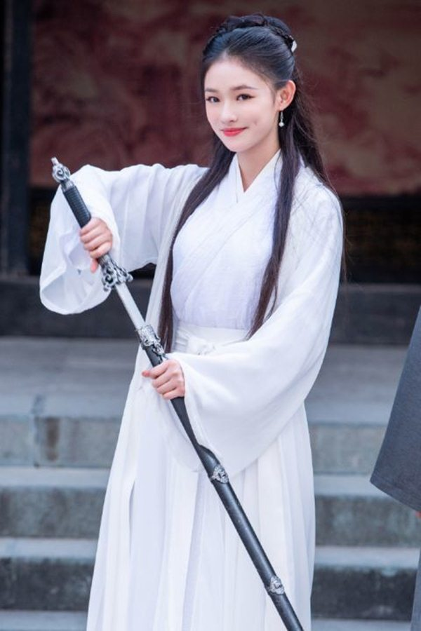 Mỹ nhân ngư Lâm Duẫn hóa Tiểu Long Nữ đẹp phiêu dật khiến fan xốn xang - 3