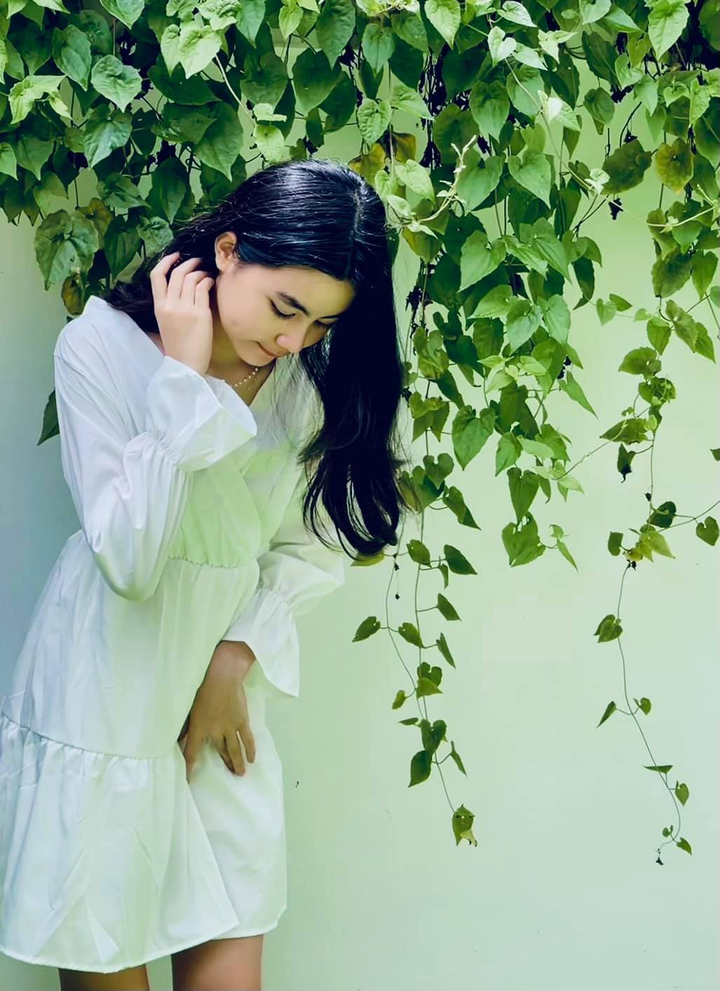 Con gái út MC Quyền Linh 'sao y bản chính' gương mặt bố - 9