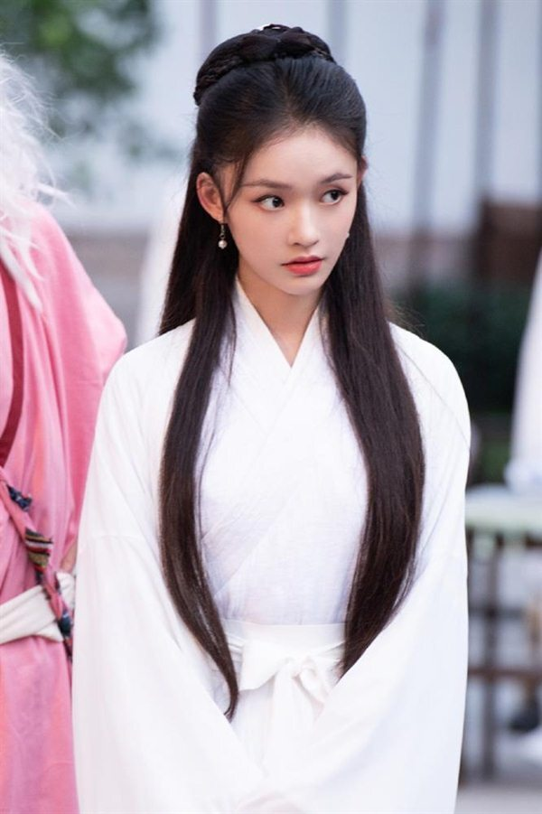 Mỹ nhân ngư Lâm Duẫn hóa Tiểu Long Nữ đẹp phiêu dật khiến fan xốn xang - 4