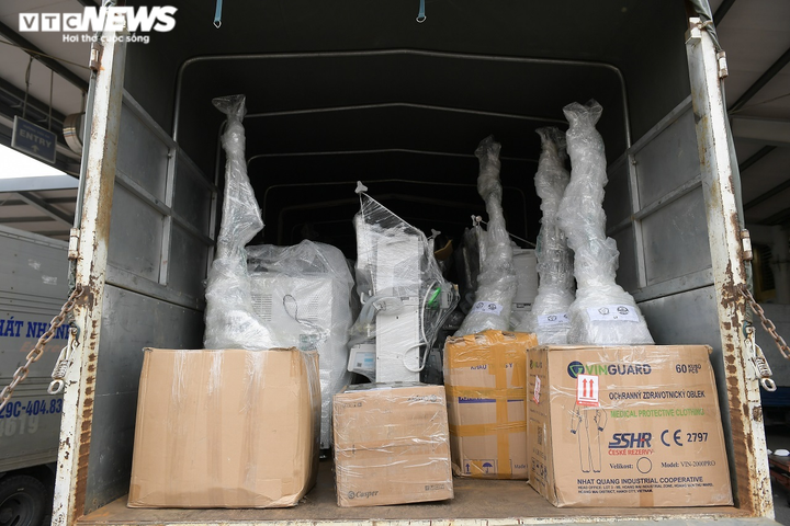 Cận cảnh toa tàu vận chuyển hơn 10 tấn trang thiết bị y tế vào TP.HCM chống dịch - 7