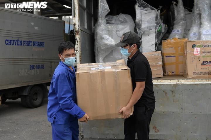 Cận cảnh toa tàu vận chuyển hơn 10 tấn trang thiết bị y tế vào TP.HCM chống dịch - 5