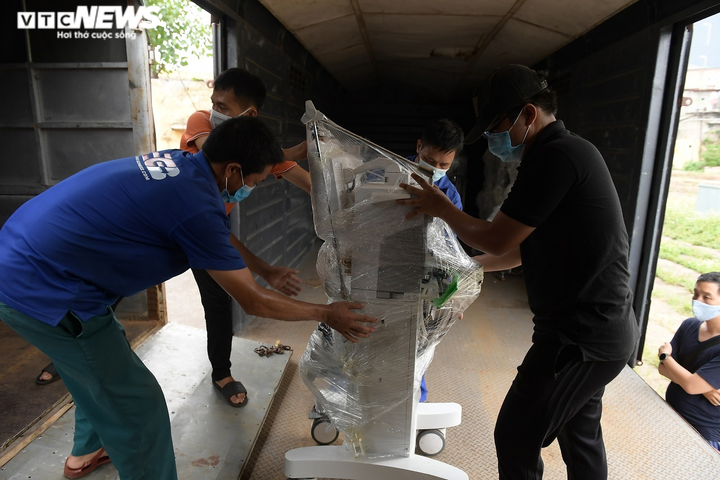 Cận cảnh toa tàu vận chuyển hơn 10 tấn trang thiết bị y tế vào TP.HCM chống dịch - 6