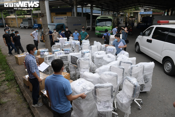 Cận cảnh toa tàu vận chuyển hơn 10 tấn trang thiết bị y tế vào TP.HCM chống dịch - 3