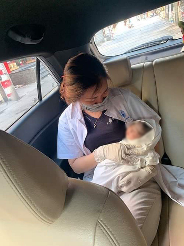 Cảm kích cán bộ chốt kiểm soát giúp sinh con, sản phụ đặt tên em bé là 'Công An' - 1