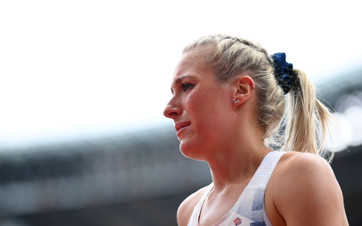 Cô giáo tiểu học tranh tài với Quách Thị Lan vấp ngã, ôm mặt khóc nức nở - 1