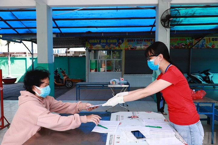 Người dân tỉnh Bình Phước đang ở TP.HCM, Bình Dương, Đồng Nai sẽ được hỗ trợ - 1