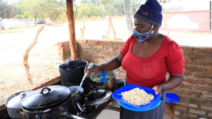 Coi COVID-19 là dịch bệnh thành thị, nông thôn châu Phi trả giá đắt - 1