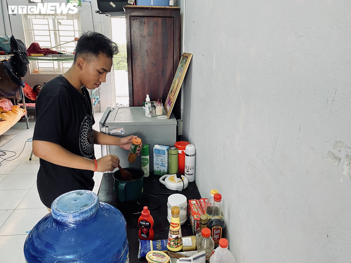 Ảnh: Cuộc sống của sinh viên nước ngoài bị kẹt lại giữa đại dịch COVID-19 - 9