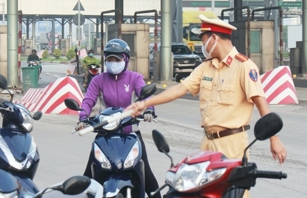 TP.HCM: Hơn 1.000 người vi phạm trong một tuần giãn cách xã hội - 1