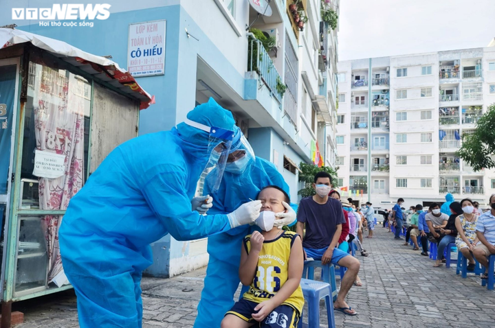 Cán bộ Văn phòng Đoàn ĐBQH, HĐND Đà Nẵng xô xát với nhân viên lấy mẫu xét nghiệm - 1