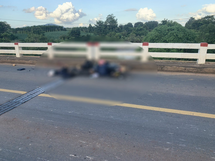 Gặp nạn khi về quê tránh dịch bằng xe máy, gia đình 4 người thương vong - 1