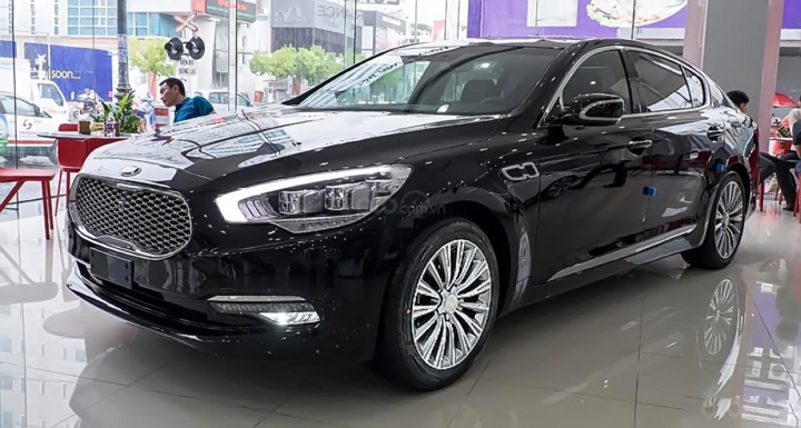 Xe sang ế ẩm, mất giá hơn 500 triệu đồng, 'mua 1 tặng 1' - 1