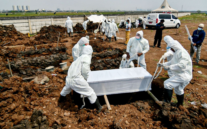 Mục tiêu kiểm soát đại dịch COVID-19 của Indonesia ngày một xa vời - 2