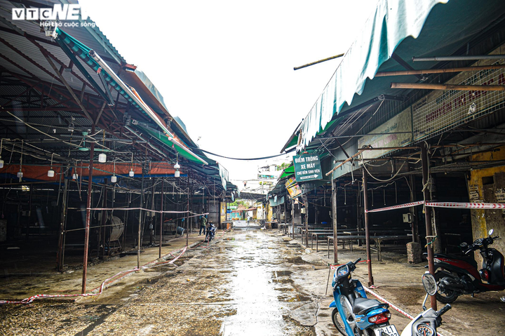 Hà Nội: Lấy mẫu xét nghiệm COVID-19 cho hơn 300 tiểu thương chợ Phùng Khoang - 14