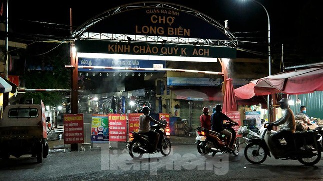 Hà Nội phong tỏa chợ Long Biên - 4