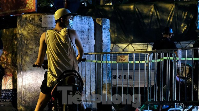 Hà Nội phong tỏa chợ Long Biên - 7
