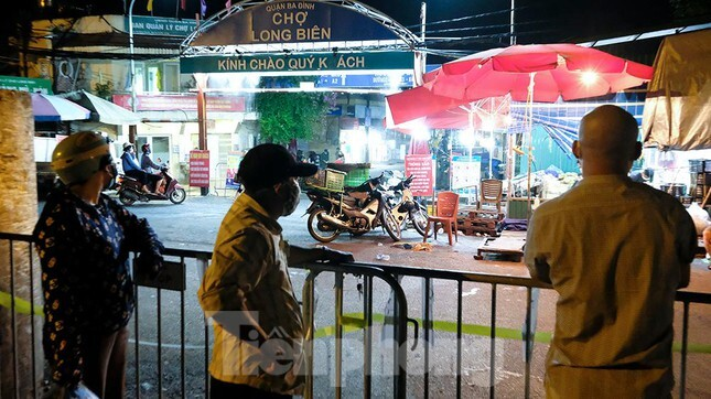Hà Nội phong tỏa chợ Long Biên - 8