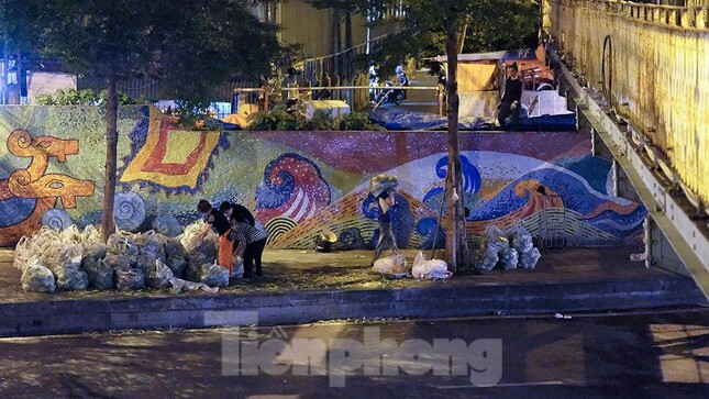Hà Nội phong tỏa chợ Long Biên - 11