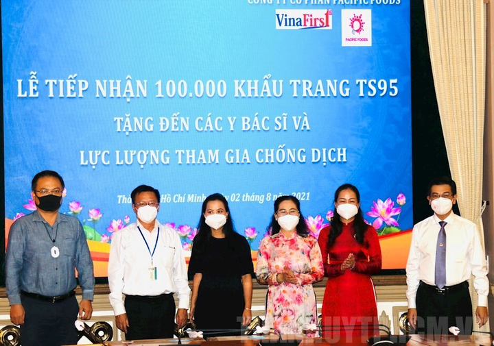 HĐND TP.HCM tiếp nhận 100.000 khẩu trang TS95 gửi đến tuyến đầu chống dịch - 2
