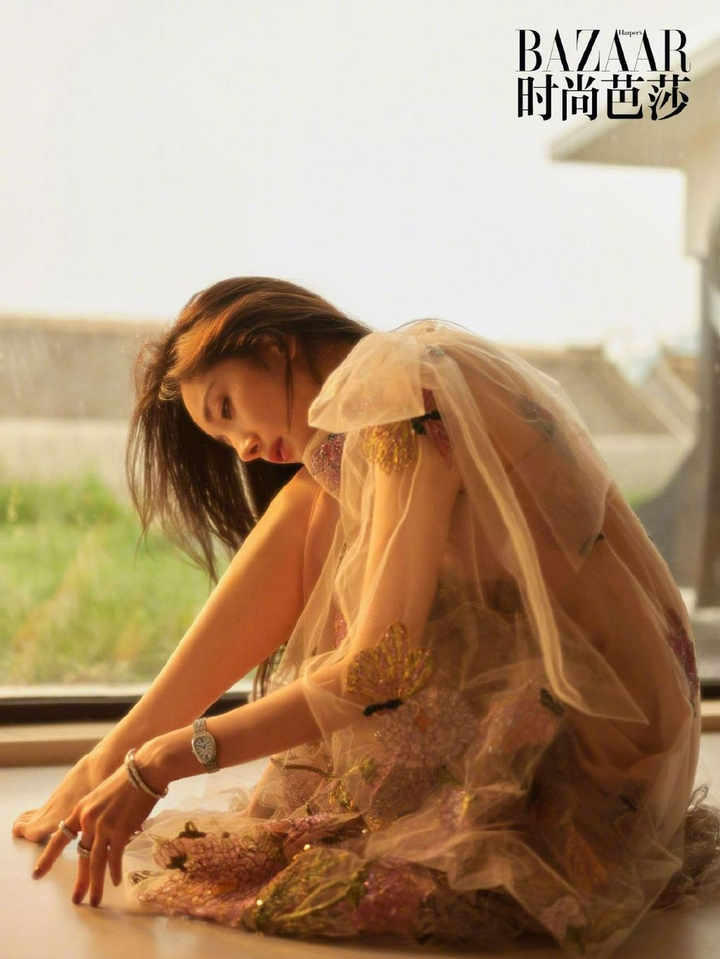 Dương Mịch lại khiến dân mạng 'phát sốt' bởi đôi chân quá nuột nà - 8