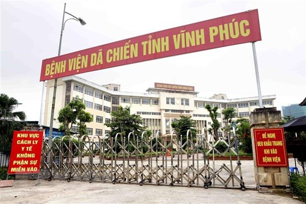 Vĩnh Phúc tìm người đi xe máy chở F0 trốn khỏi bệnh viện dã chiến - 1