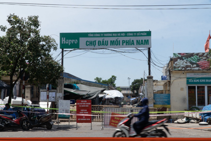 Hà Nội phong tỏa nhiều chợ đầu mối liên quan ca mắc COVID-19 - 3