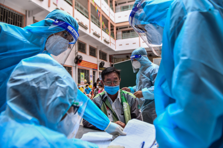 Ngày đầu TP.HCM tiêm vaccine COVID-19 cho shipper - 6