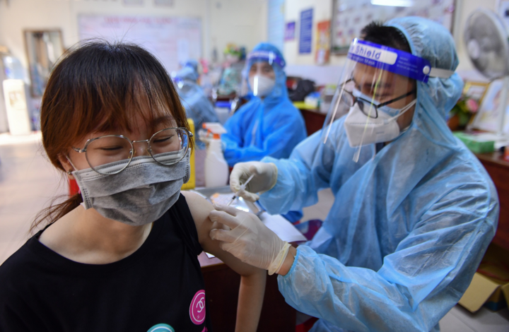 Ngày đầu TP.HCM tiêm vaccine COVID-19 cho shipper - 9