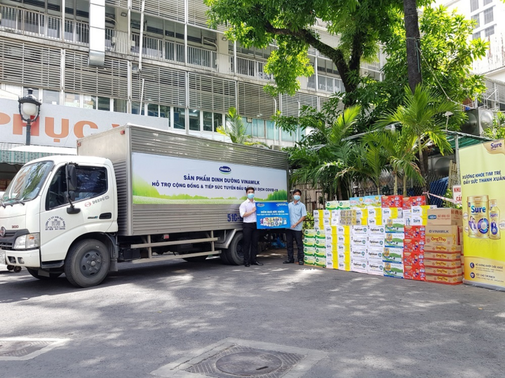 Vinamilk hỗ trợ quà tặng gần 170 tỷ đồng trợ giá mùa dịch - 6