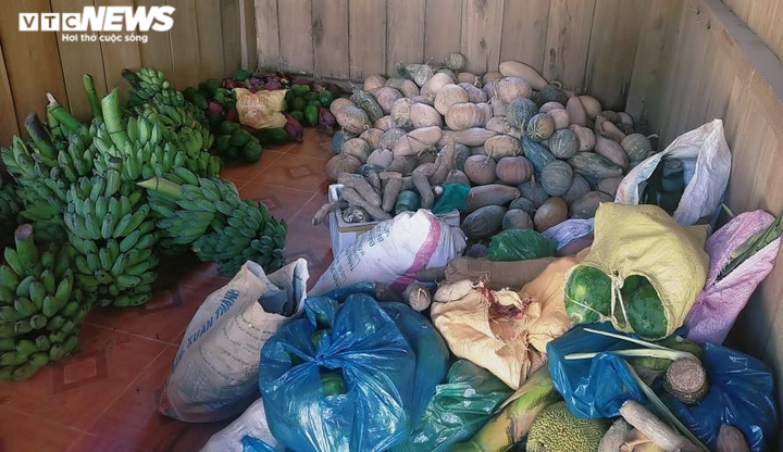 Đồng bào vùng sạt lở Trà Leng gửi hàng tấn nông sản sẻ chia vùng tâm dịch TP.HCM - 2