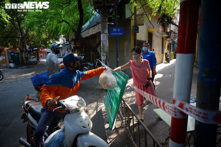 Ảnh: 50 chốt ‘vùng xanh’ phòng chống COVID-19 đầu tiên tại Hà Nội - 7