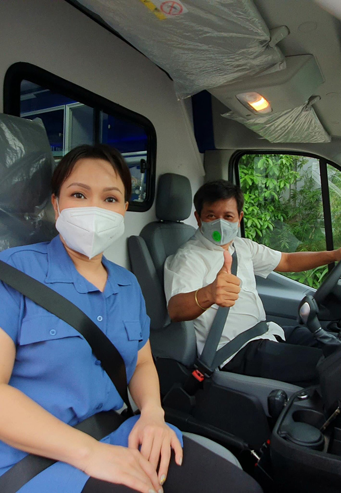 Việt Hương xúc động giao xe cứu thương 2,5 tỷ đồng cho ông Đoàn Ngọc Hải - 3
