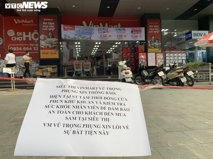 Sau sự cố liên quan ca F0, khách vẫn mua sắm đông đúc tại chuỗi siêu thị Vinmart - 4