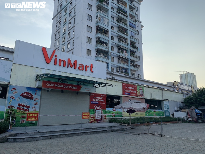 Sau sự cố liên quan ca F0, khách vẫn mua sắm đông đúc tại chuỗi siêu thị Vinmart - 2