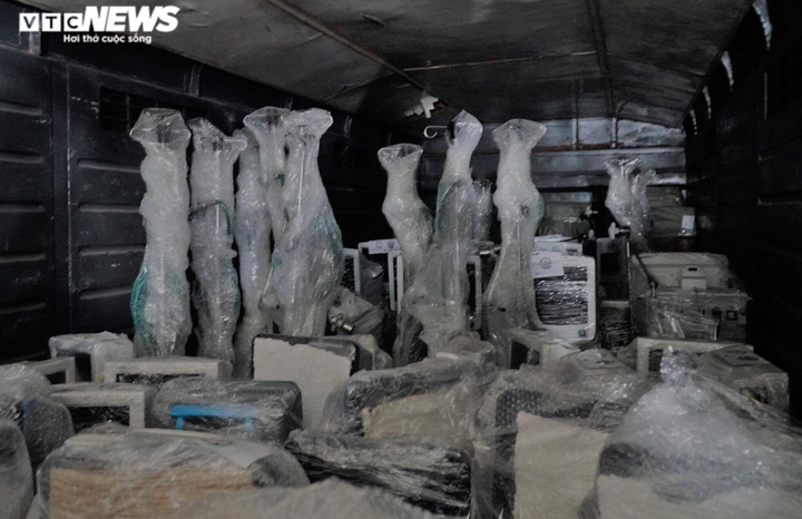 10 tấn vật tư, thiết bị y tế đã chuyển đến chi viện cho TP.HCM - 2