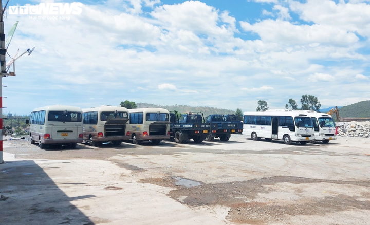 Không còn dòng người chạy xe máy về quê tránh dịch, hầm và đèo Hải Vân vắng lặng - 1