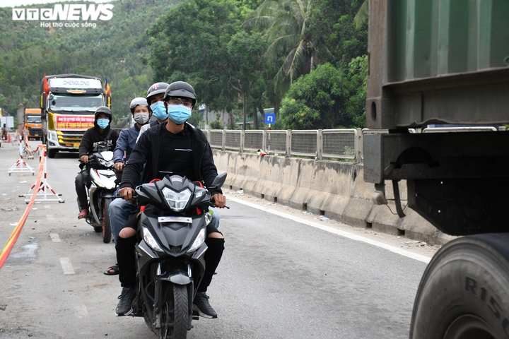 Quảng Ngãi: 19 người chạy xe từ TP.HCM, Bình Dương về quê dương tính nCoV - 1