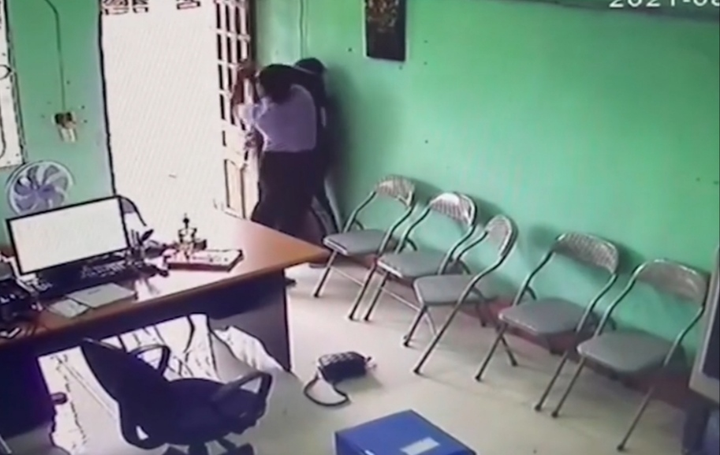 Nữ quái khống chế nhân viên quỹ tín dụng cướp tiền ở Hà Tĩnh - 2