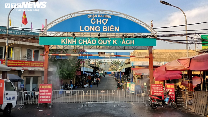 Ảnh: Ghi nhận ca mắc COVID-19, Hà Nội phong tỏa chợ đầu mối Long Biên - 1