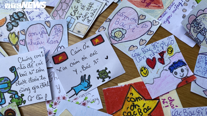 Những sticker ngộ nghĩnh kèm lời động viên trên hộp cơm gửi bác sĩ chống dịch - 7