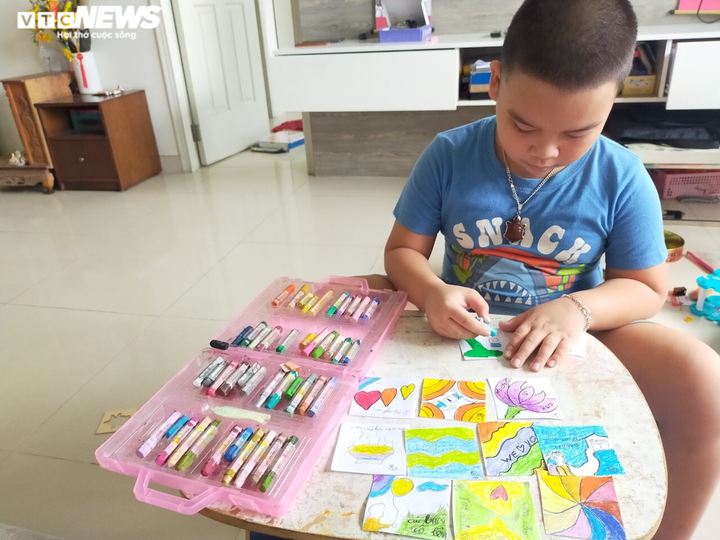 Những sticker ngộ nghĩnh kèm lời động viên trên hộp cơm gửi bác sĩ chống dịch - 3