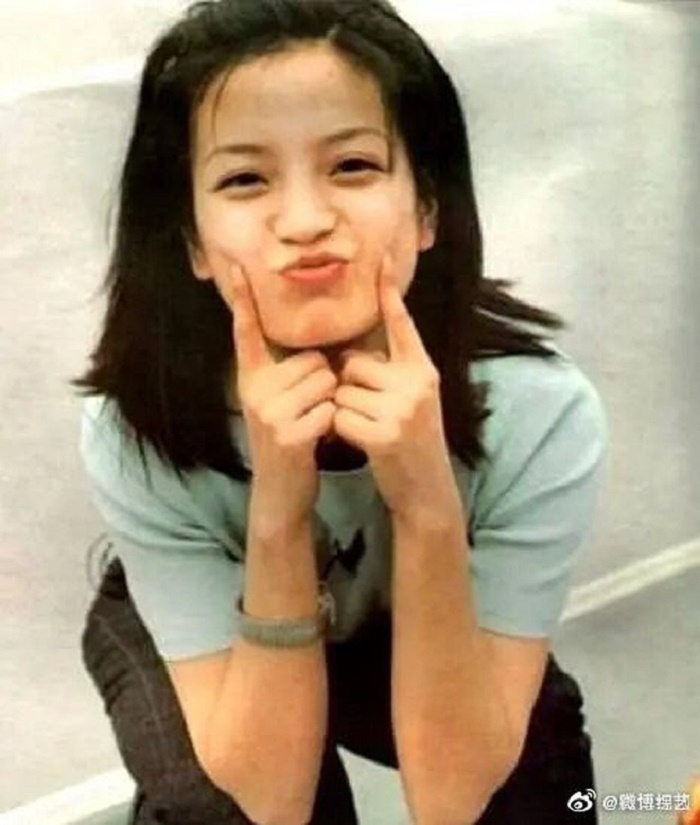 Nhan sắc tuổi đôi mươi và thành tích học tập đáng nể của Triệu Vy - 5