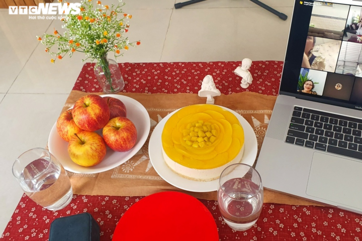 Cưới online giữa mùa dịch, họ hàng đôi bên chúc phúc qua màn hình - 4