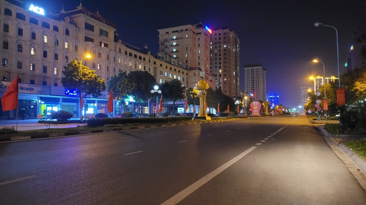 Ảnh: Đường phố Bắc Ninh vắng lặng sau quy định cấm ra đường lúc 21h - 6
