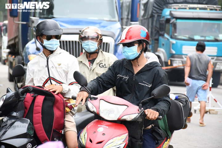 Hơn 8.700 người chạy xe từ tâm dịch phía Nam về Quảng Ngãi, 59 ca mắc COVID-19 - 1