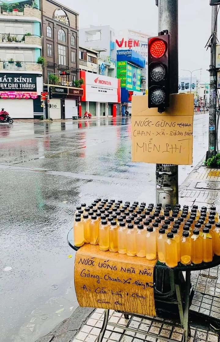 Ấm lòng các chốt kiểm dịch đượm tình người mọc lên khắp tuyến đường về quê - 6