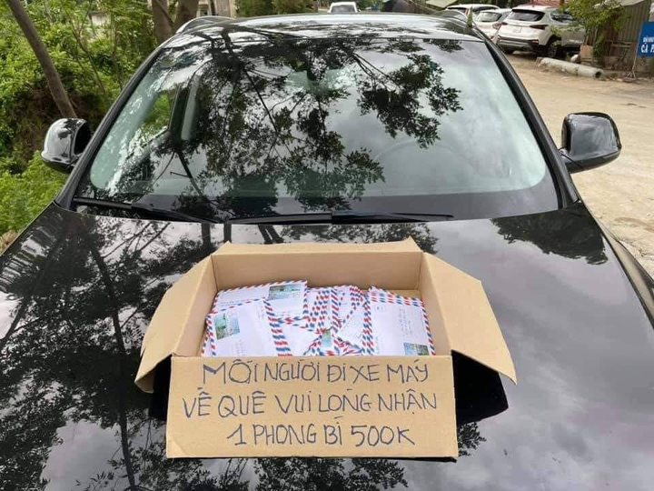 Ấm lòng các chốt kiểm dịch đượm tình người mọc lên khắp tuyến đường về quê - 2